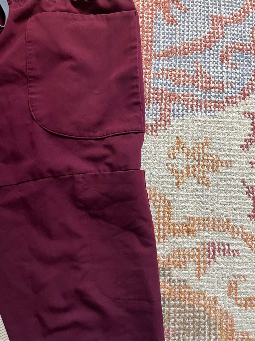 FIGS Zamora Jogger Scrub Maroon Women’s M EUC - Picture 5 of 9
